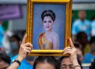 Celebrating Phra Phan Pi Luang: Prime Minister Leads PACC in Offering Royal Kathin Robes news-12082024-181251