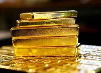 Gold Price Hits Record High of $2,500 news-17082024-124904