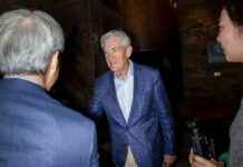Federal Reserve Chair Calls for US Interest Rate Cut news-24082024-004911