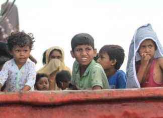 UNHCR Urges Indonesia to Accept Rohingya Refugees Stranded off Aceh Coast news-23102024-181039