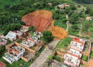Amazonian Town at Risk from Massive Sinkholes amazonian-town-at-risk-from-massive-sinkholes