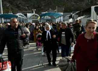 Greek Prime Minister Urges Calm During Santorini Earthquakes greek-prime-minister-urges-calm-during-santorini-earthquakes