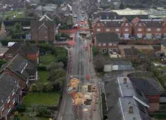 Mysterious Giant Sinkhole Emerges in English Village mysterious-giant-sinkhole-emerges-in-english-village