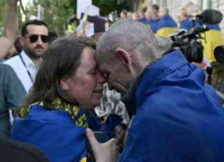 Emotional Ukrainian PoWs Return Home: Tears and Laughter in Seventh Heaven emotional-ukrainian-pows-return-home-tears-and-laughter-in-seventh-heaven